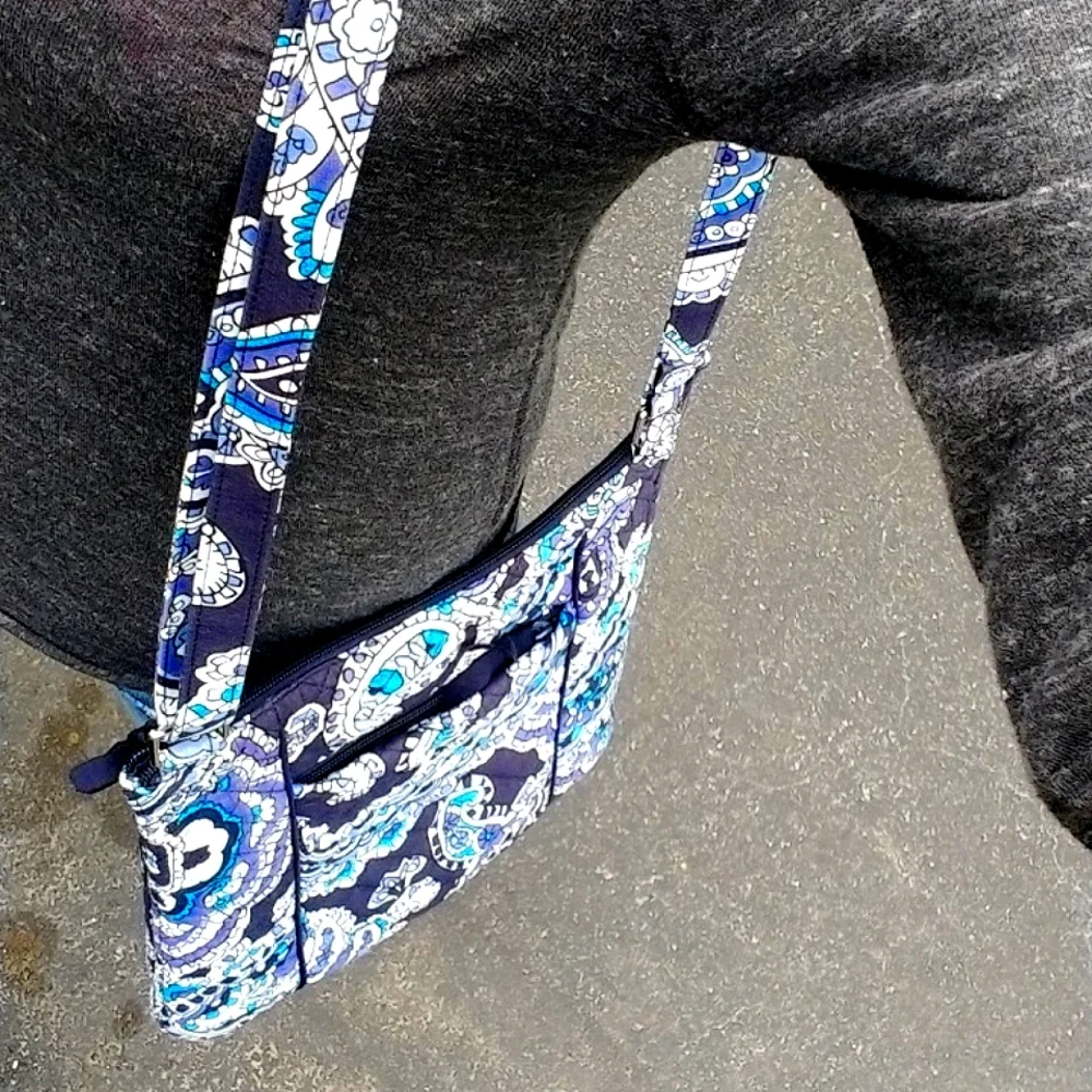 3/$30 NWOT Vera Bradley blue paisley purse with adjustable strap - Picture 1 of 10
